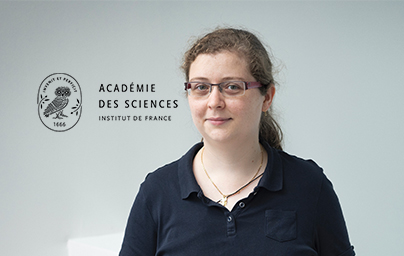 Portrait Anne-Cécile Orgerie, logo Académie des Sciences